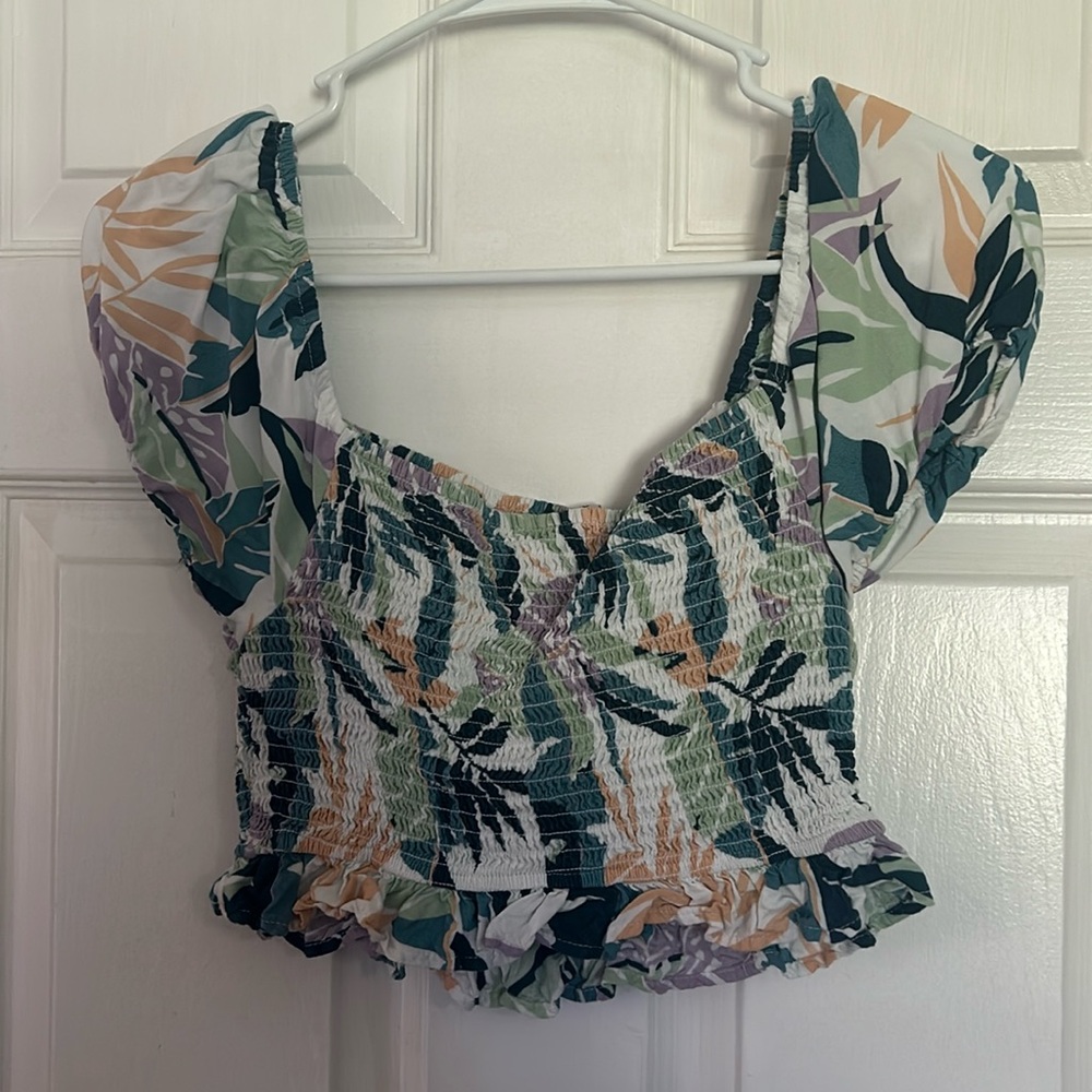 Roxy cap sleeve ruched crop top